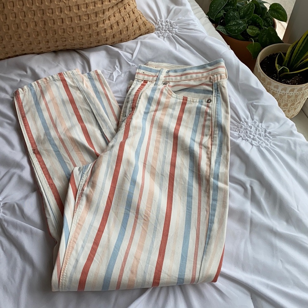 American Eagle straight leg fun jeans!